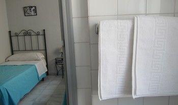 Hostal Alicia Сан-Педро-де-Алькантара Екстер'єр фото